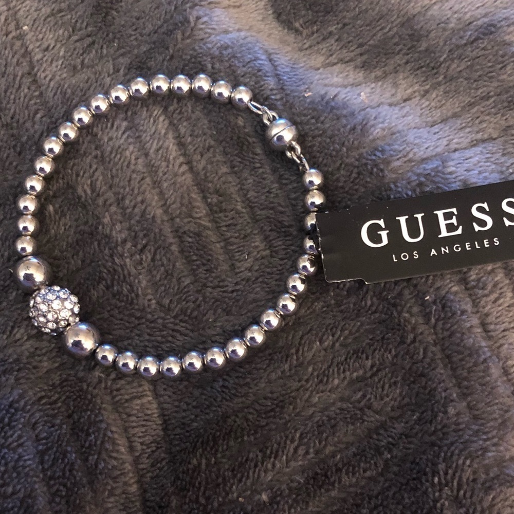 NWT⛱️🔥Guess - Silver Magnetic Clasp Bracelet - OS
